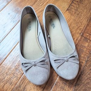 Falls Creek EUC Greige Colored Suede Flats